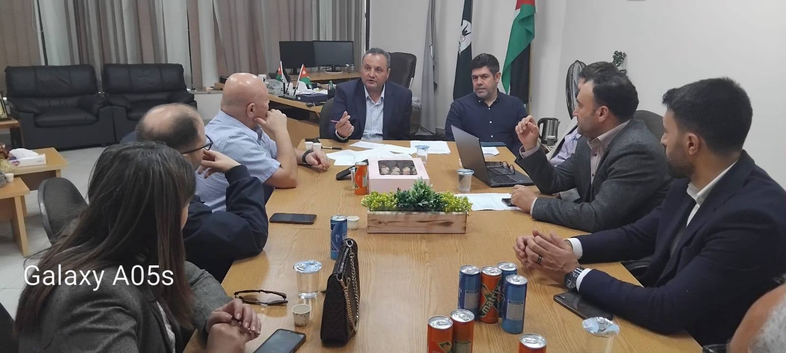 تعاون بين الأعمال والصيدلة لإطلاق برامج متخصصة في التسويق الصيدلي وإدارة الصيدلية